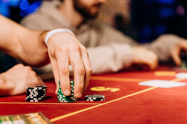 Caribbean Stud Poker live dealer table on rudaltoto with five-card hand display